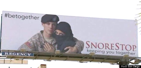 زن محجبه در آغوش سرباز آمریکایی